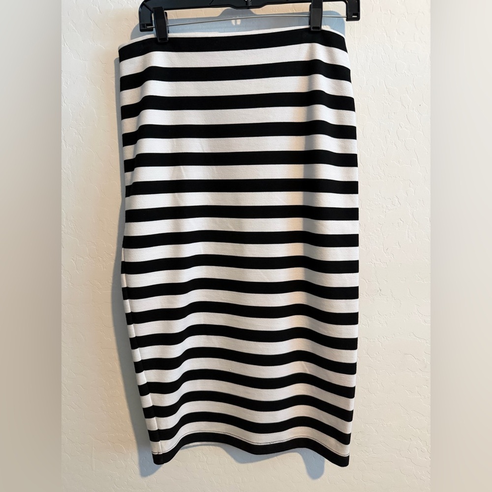 Sanctuary Black and White Horizontal Stripe Pencil Skirt